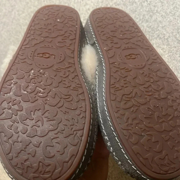 Ugg Aira Seal slippers size 7 - Picture 5 of 7
